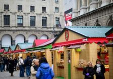 Milano, con le risorse del Mercatino di Natale in Duomo offerta cena agli utenti della Caritas Ambrosiana