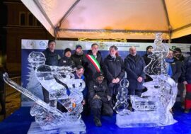Il governatore lombardo Fontana visita le sculture di ghiaccio di Sesto San Giovanni