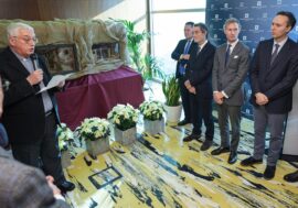 Milano, a Palazzo Pirelli allestito il tradizionale presepe natalizio