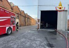 Incendio all’alba in viale Sarca a Milano, nessuna persona coinvolta