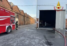 Incendio all’alba in viale Sarca a Milano, nessuna persona coinvolta