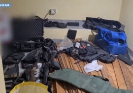 Milano, trovato con un revolver in centro. In casa aveva un arsenale