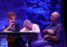 Milano, al Teatro San Babila “Que Serà” racconta la storia di tre amici