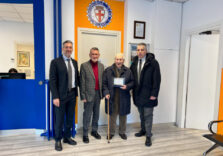 Premiato con una targa il socio più anziano dell’Aci Milano: il sestese Fausto Silini 102 anni