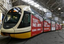 Milano, per celebrare l’80° Anniversario della Liberazione tram rosso sulla Linea 3