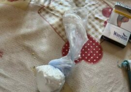 Spacciano droga con la bambina in auto, arrestata una coppia a Milano