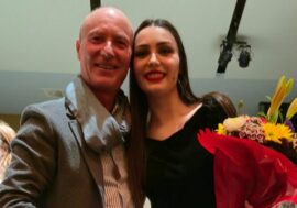 Spettacolo teatrale in Bocconi: brilla Valentina Giavarini nel ruolo di Morticia Addams