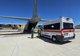 L’Aeronautica Militare trasporta due gemelli di otto mesi da Napoli a Milano