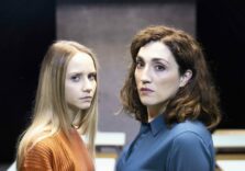 Milano, al Teatro Gerolamo Ivan Cotroneo porta in scena “La denuncia”
