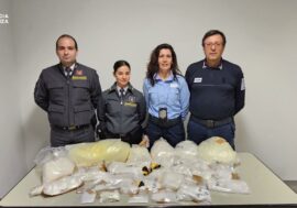 Fermati due corrieri di droga a Linate, sequestrati 2,6 kg di cocaina