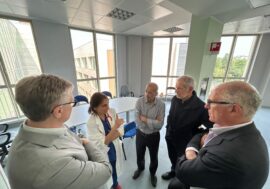 L’assessore Bertolaso visita il piccolo Adam all’Ospedale Niguarda