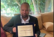 L’ex attore Rosario Porzio premiato come “Miglior Farmacista Italiano”