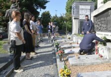 Milano, al Cimitero Maggiore il Comune commemora i bambini morti nella tragedia di Albenga del 1947