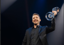L’illusionista italiano Francesco Della Bona conquista il titolo mondiale della magia a Torino