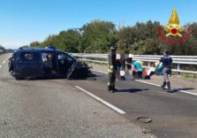 Auto si schianta contro un guard rail nella tangenziale di Milano, due feriti gravi