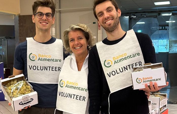 Uva bianca e solidarietà: nell’hinterland milanese al via la campagna tra Banco Alimentare e Il Gigante