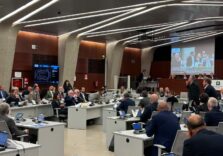 Scontro in aula del Consiglio regionale della Lombardia sulle proteste pro-Palestina, seduta sospesa