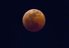 Dove osservare l’eclissi totale della Luna. Telescopi della SAT pronti a Platamona