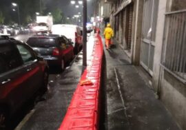 Maltempo, esondato il torrente Certesa a Seveso. A Milano posizionate le barriere mobili nel quartiere ponte Lambro