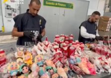 Lotta alla contraffazione, sequestrati all’Aeroporto di Malpensa oltre 1,5 milione e mezzo di figurine e giocattoli contraffatti