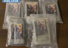 Cinque kg di cocaina nascosti nel doppiofondo dell’auto, 34enne arrestato nel Milanese