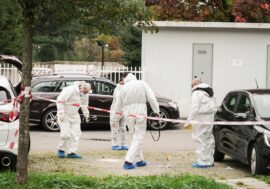 Donna accoltellata a Milano, è in gravi condizioni. In fuga l’ex marito