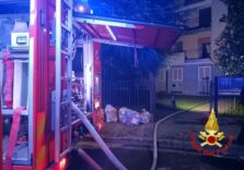 Incendio in un condominio, tre morti nel Milanese