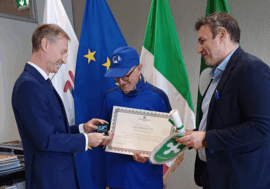Milano, a Palazzo Pirelli premiato il ciclista della pace Giovanni Bloisi