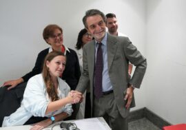 Antinfluenzale: il governatore Fontana dà l’esempio vaccinandosi nel corso dell’evento “VaccinAzione”
