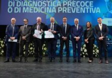 Premio “Lombardia è Ricerca 2025″, un milione di euro a due scienziati inglesi per studi su oncologia e infarto
