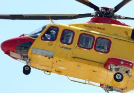 Elicottero con a bordo 4 persone precipita in Valtellina, un morto e tre feriti