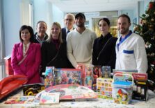 Marcell Jacobs e Regione Lombardia consegnano doni ai piccoli ricoverati in ospedale a Bergamo e Brescia