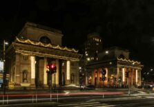 Milano, luci di Natale all’insegna della sostenibilità ambientale accese in corso Buenos Aires e ai Caselli di Porta Venezia