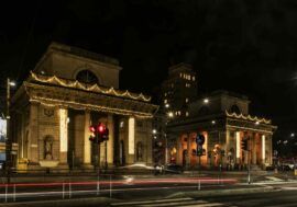 Milano, luci di Natale all’insegna della sostenibilità ambientale accese in corso Buenos Aires e ai Caselli di Porta Venezia