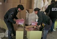 Sequestrati due stabilimenti clandestini per la produzione di sigarette tra Milano e Pavia, 17 arresti