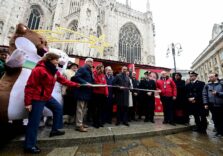 Milano, inaugurato il ‘Mercatino di Natale in Duomo’