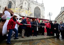 Milano, inaugurato il ‘Mercatino di Natale in Duomo’