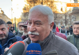 Vigile del fuoco torna a Piazza Fontana dopo 56 anni: “Non dimenticherò mai”