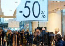Saldi al via sabato a Milano, spesa media a persona stimata in 160 euro