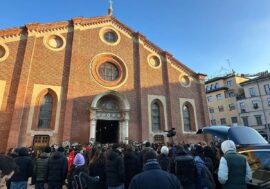 Tragedia di Crans Montana, a Milano l’ultimo saluto ad Achille Barosi e Chiara Costanzo