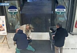Tenta di rapire una bambina in un supermercato a Bergamo, arrestato
