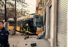 Tram deragliato a Milano, l’autista agli inquirenti: “Ho avuto un malore”