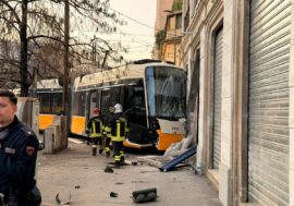 Tram deragliato a Milano, l’autista agli inquirenti: “Ho avuto un malore”