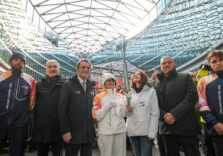 Fiamma olimpica nella piazza della Regione Lombardia, Fontana: “Entusiasmo eccezionale”