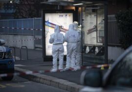 Milano, ruba la pistola a un vigilante e spara contro la Polizia che reagisce: aggressore ferito gravemente