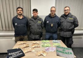 Valico di Brogeda, donna fermata con oltre 150 mila euro non dichiarati