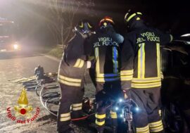 Scontro frontale tra auto e mezzo pesante nel Milanese: morta una donna di 59 anni