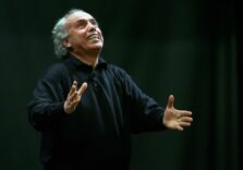 Dario Fo, il teatro che parla alla pancia. Pirovano all’Angelicum per beneficenza
