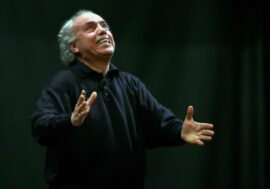 Dario Fo, il teatro che parla alla pancia. Pirovano all’Angelicum per beneficenza