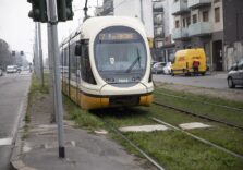 Milano, principio d’incendio sul tram 27: nessun ferito